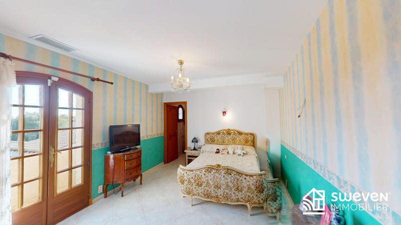 Maison - 256 m² - 10 pièces