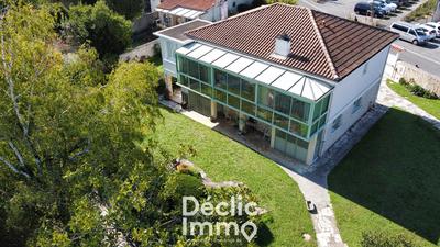 Maison - 162 m² - 8 pièces