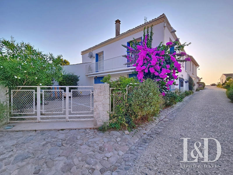 Maison - 230 m² - 8 pièces