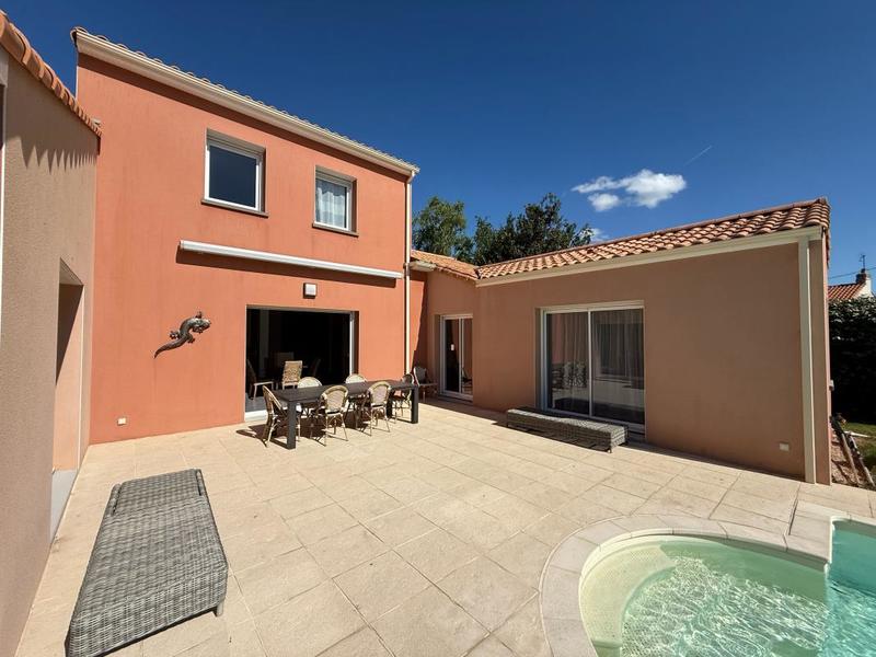 Maison - 181 m² - 7 pièces