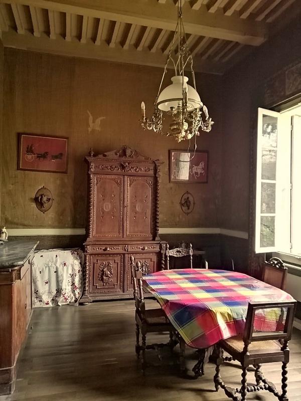 Maison - 240 m² - 9 pièces