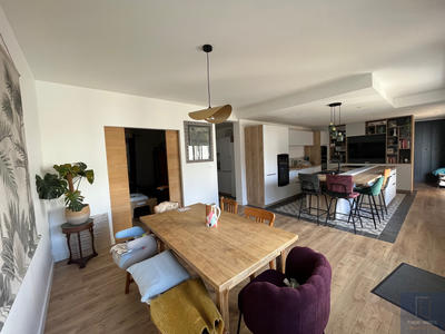 Maison - 260 m² - 9 pièces