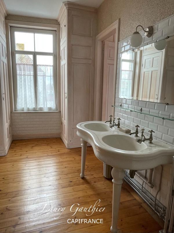 Maison bourgeoise - 435 m² - 15 pièces