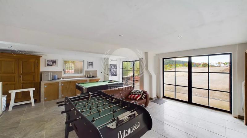 Maison - 290 m² - 8 pièces