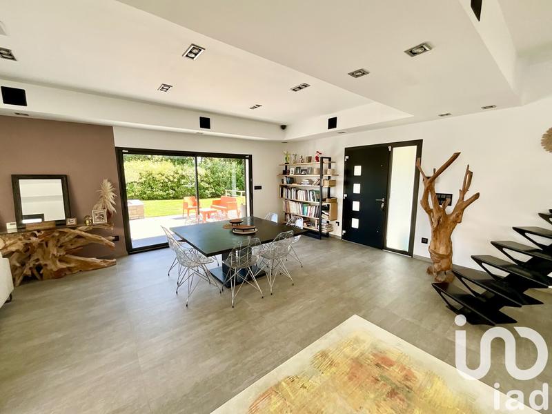 Maison - 218 m² - 6 pièces