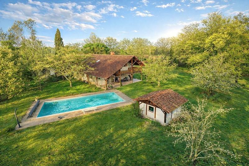 Maison - 180 m² - 7 pièces