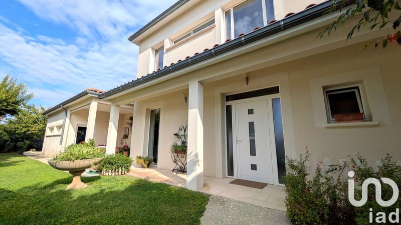 Maison - 218 m² - 6 pièces