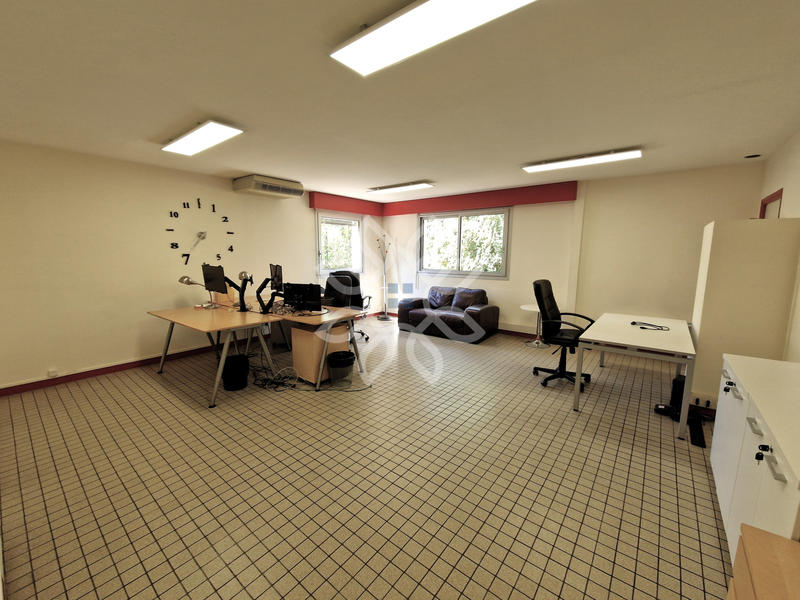 Bureau - 250 m² - 7 pièces