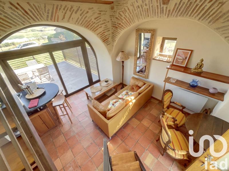 Maison - 1 828 m² - 50 pièces