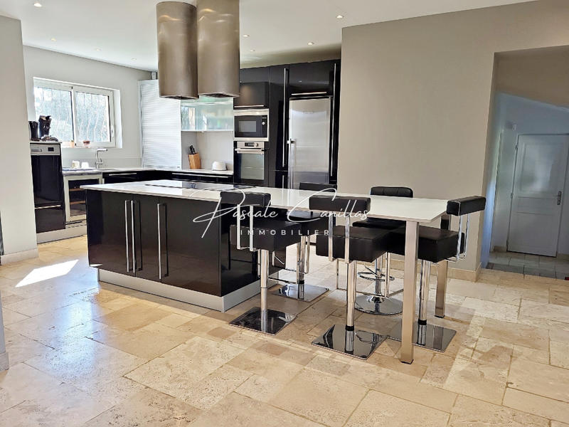 Villa - 216 m² - 7 pièces