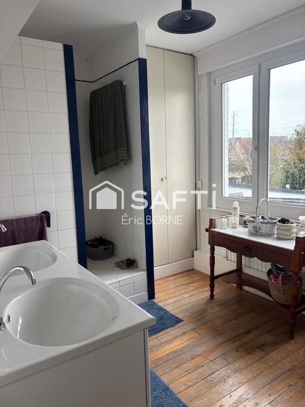 Maison - 200 m² - 8 pièces