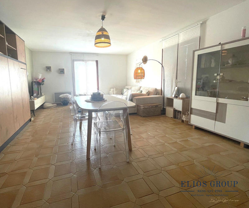 Maison - 204 m² - 9 pièces