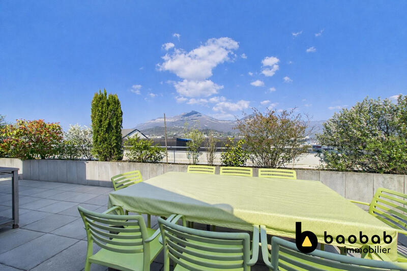 Appartement - 90 m² - 4 pièces