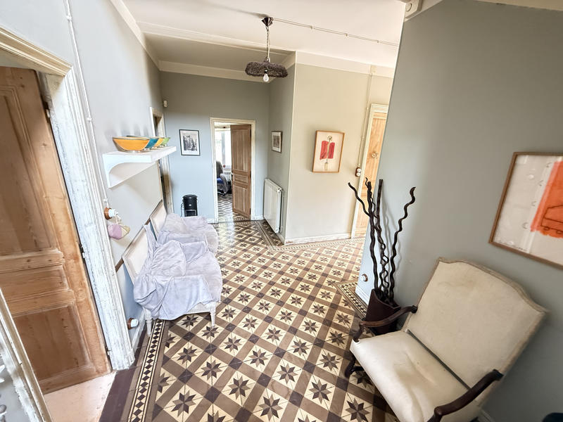 Maison - 460 m² - 10 pièces