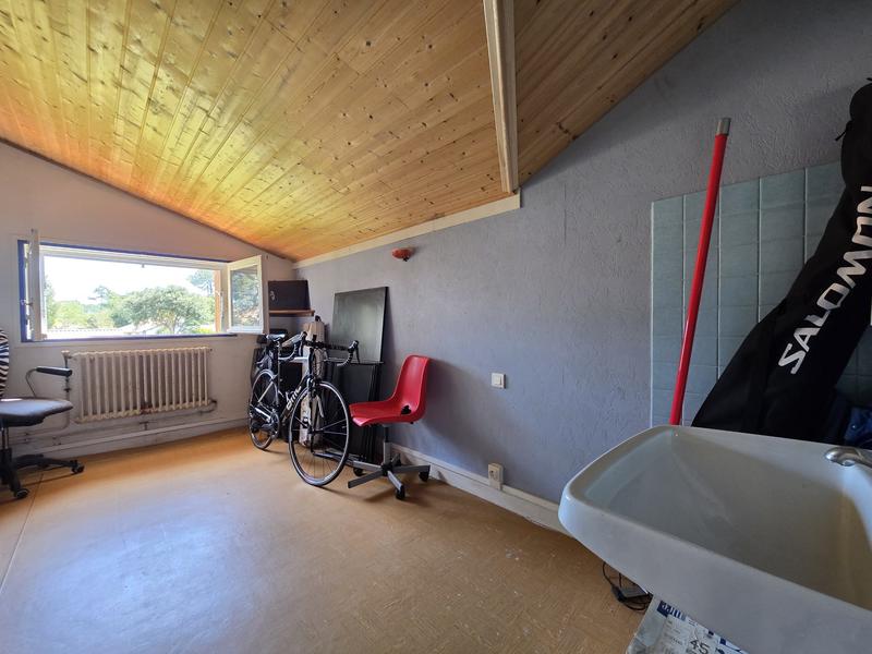 Maison - 180 m² - 11 pièces