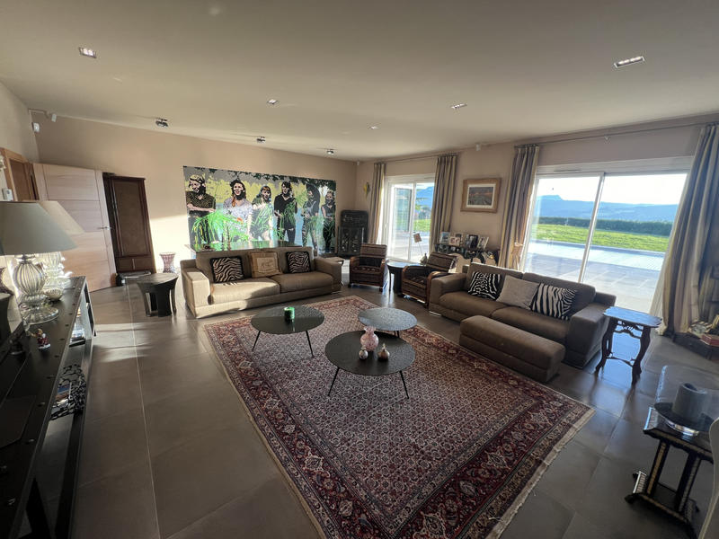 Maison - 680 m² - 19 pièces