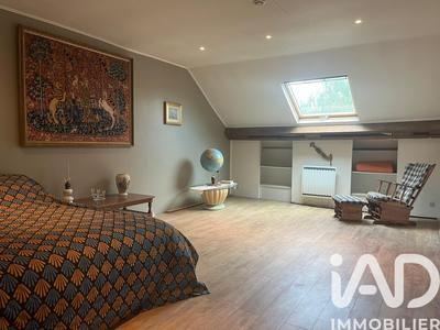 Maison - 220 m² - 6 pièces