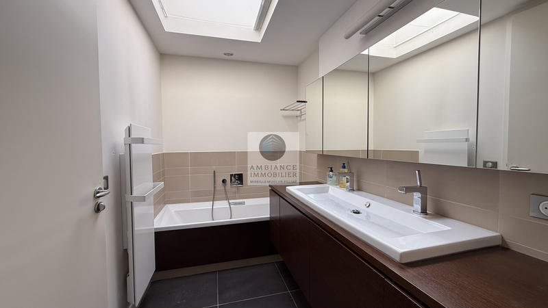 Maison - 215 m² - 6 pièces