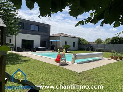 Maison - 186 m² - 8 pièces