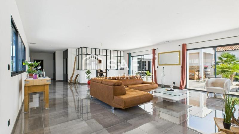 Maison - 223 m² - 5 pièces