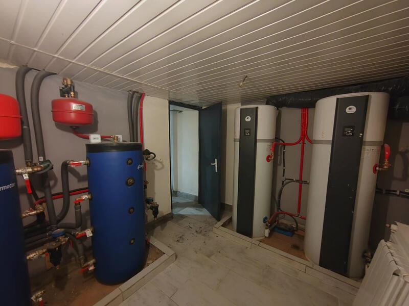 Maison - 300 m² - 16 pièces