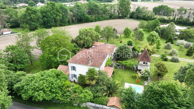 Demeure - 230 m² - 5 pièces