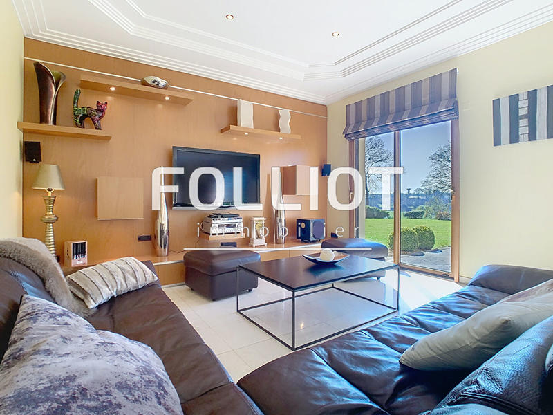 Maison - 300 m² - 8 pièces