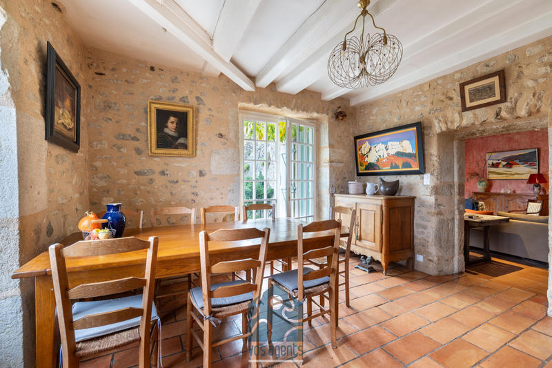 Propriété - 204 m² - 7 pièces