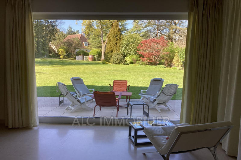 Maison - 250 m² - 10 pièces