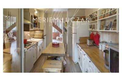 Maison - 222 m² - 8 pièces