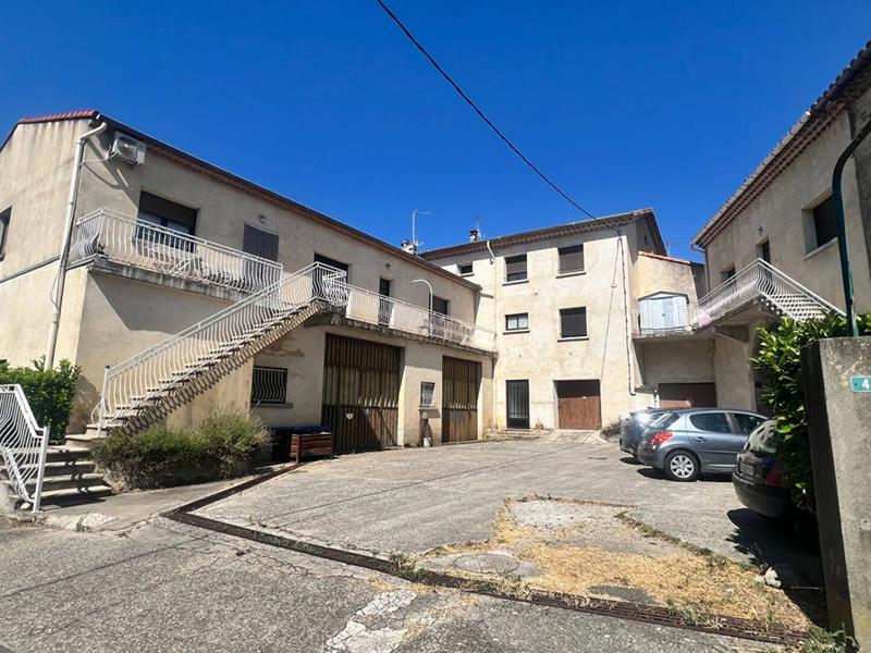 Maison - 360 m² - 18 pièces