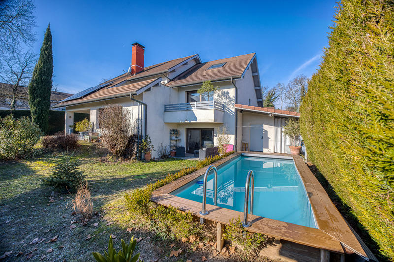 Maison - 261 m² - 11 pièces