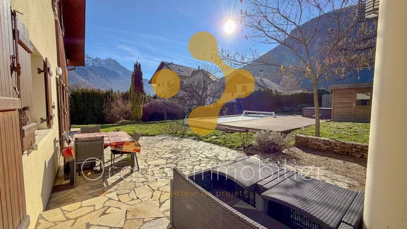 Maison - 191 m² - 8 pièces