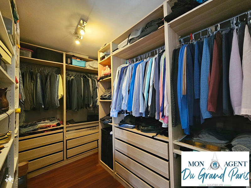 Maison - 202 m² - 8 pièces