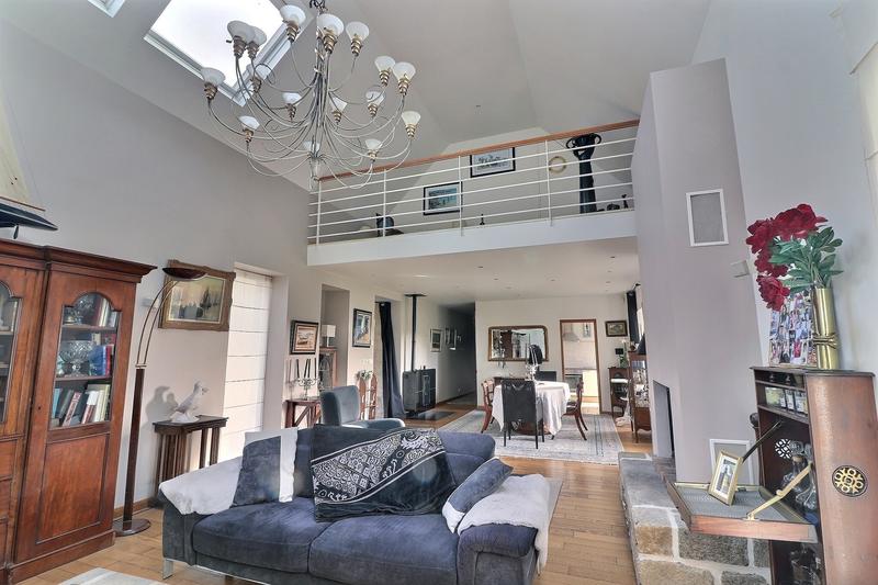 Maison - 260 m² - 7 pièces