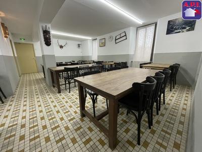 Propriété - 1 252 m² - 38 pièces