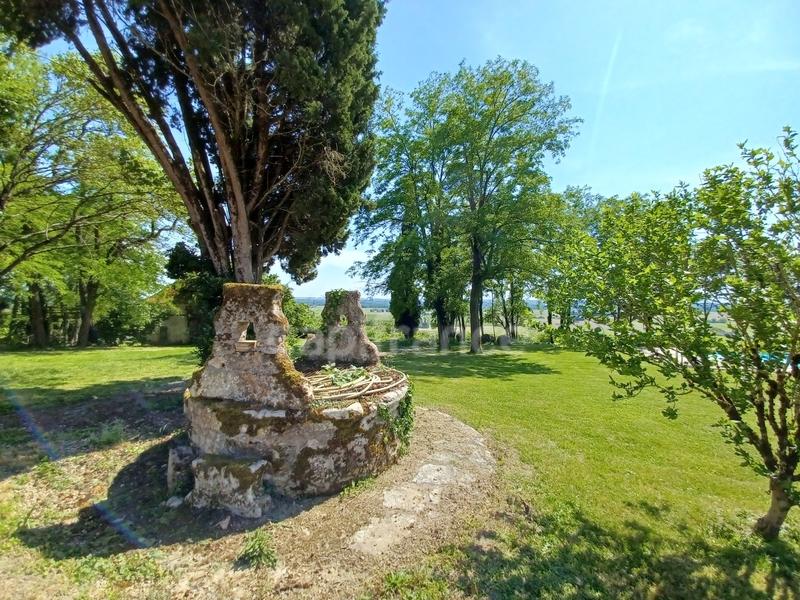 Maison - 370 m² - 11 pièces