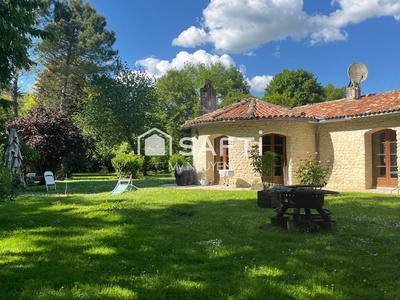 Maison - 327 m² - 9 pièces