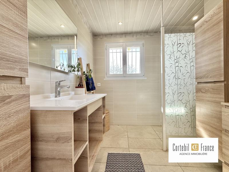 Villa - 213 m² - 5 pièces