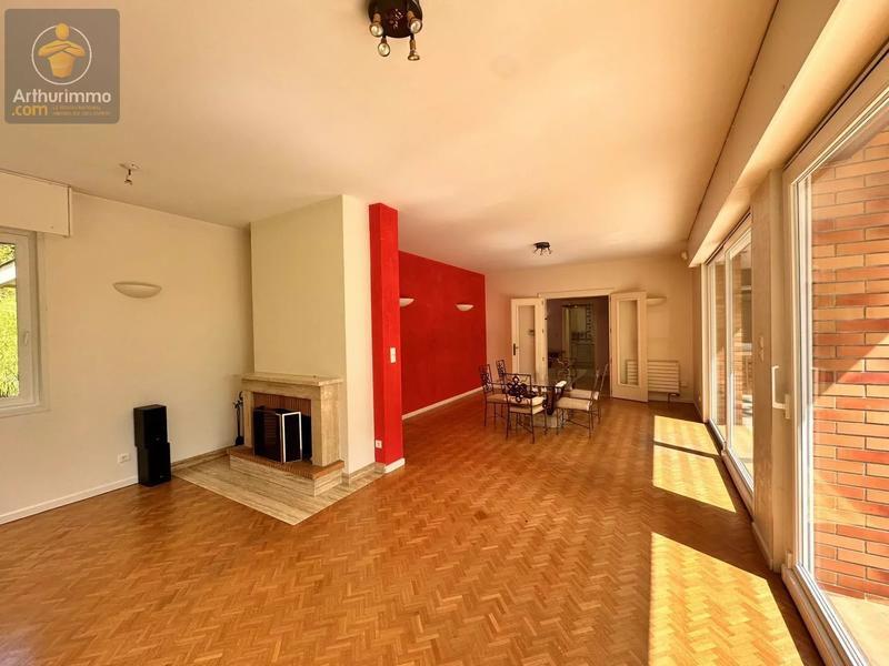 Maison - 240 m² - 6 pièces