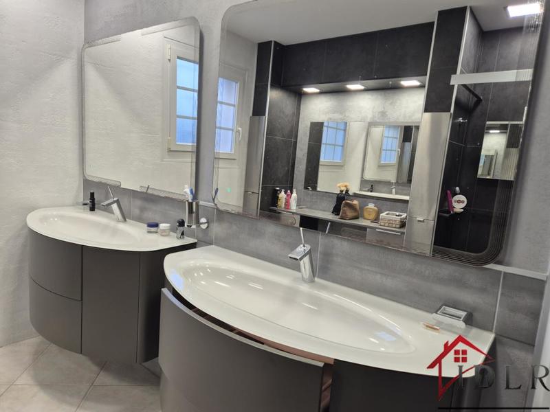 Propriété - 142 m² - 7 pièces