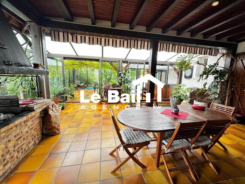 Maison - 280 m² - 9 pièces