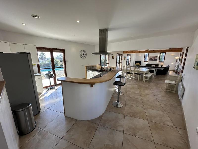 Villa - 245 m² - 8 pièces