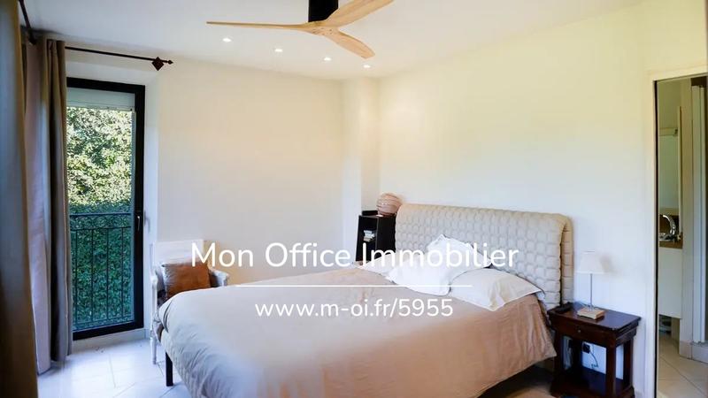 Maison - 260 m² - 6 pièces