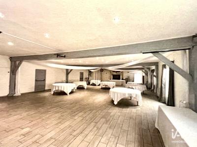 Local commercial - 301 m²