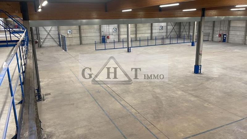 Entrepôt - 5 023 m²