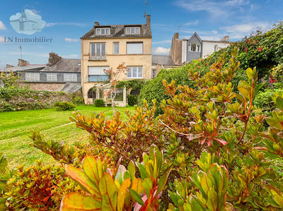 Maison - 189 m² - 9 pièces