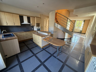 Maison - 200 m² - 1 pièce