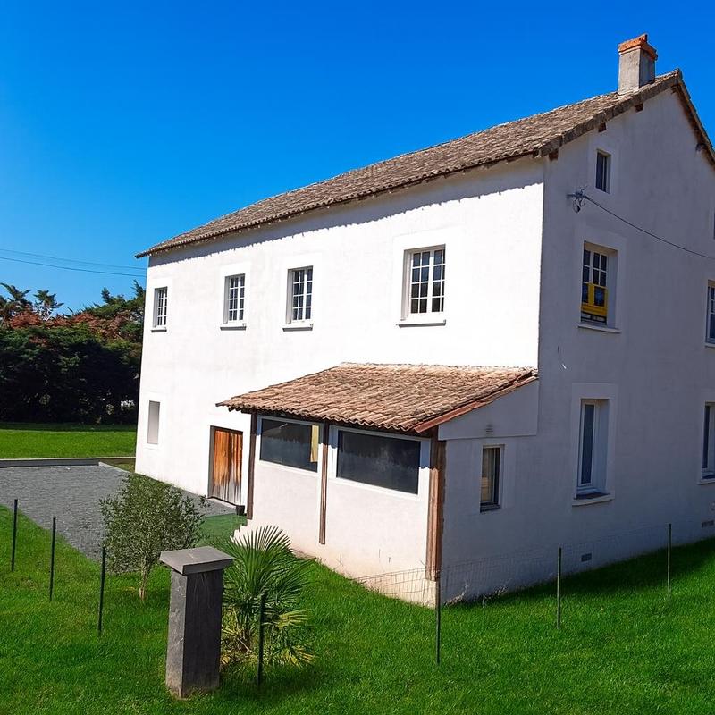 Maison - 215 m² - 7 pièces