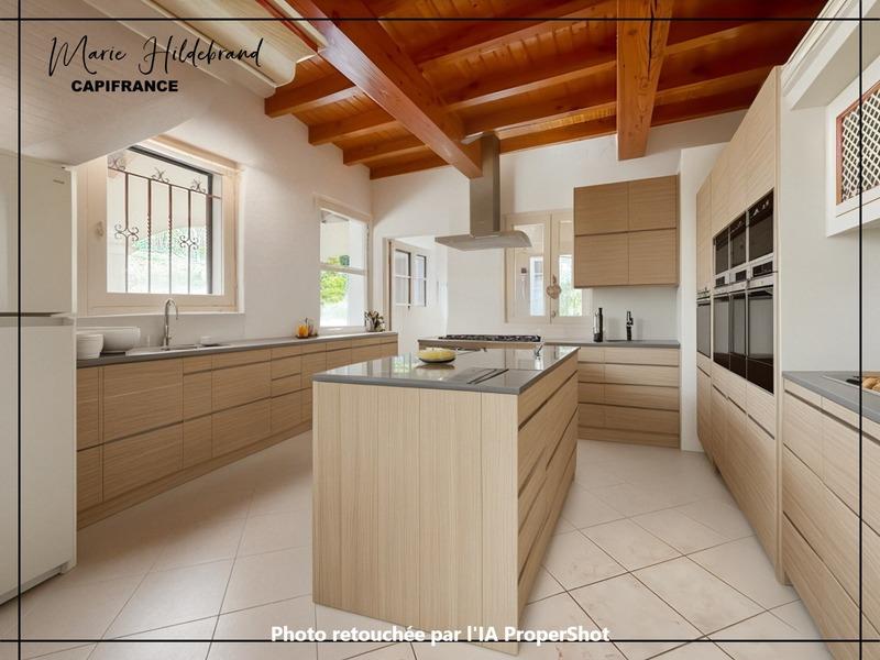 Maison - 235 m² - 7 pièces